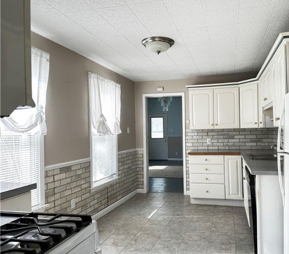 Building Photo - Spacious 3 Bedroom 1 Bath House