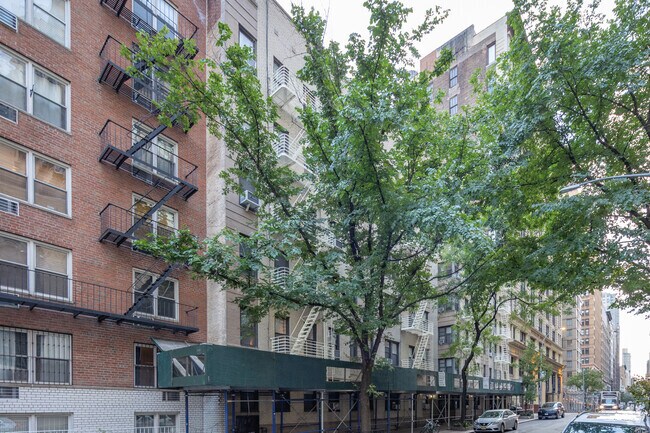 Foto del edificio - 225 W 25th St