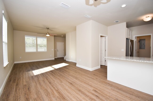 Foto del edificio - 2600 SW 35th Place #10 (Heather Lane)