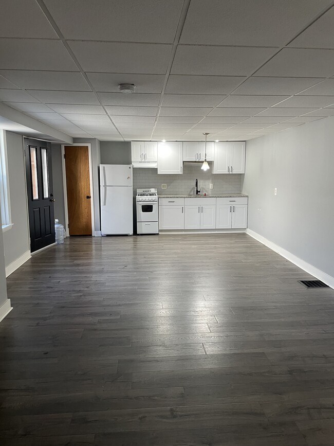 Living room/kitchen - 126 W Front St