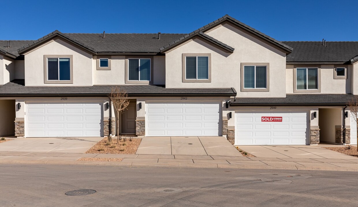 Foto principal - New Townhome in Long Valley Community