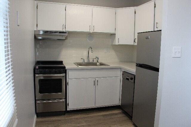 Primary Photo - 140 N Jameson Ave