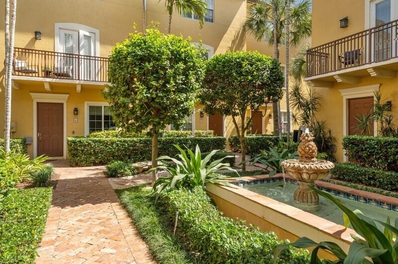 65 SE 5th Ave, Delray Beach, FL 33483 Townhouse for Rent in Delray