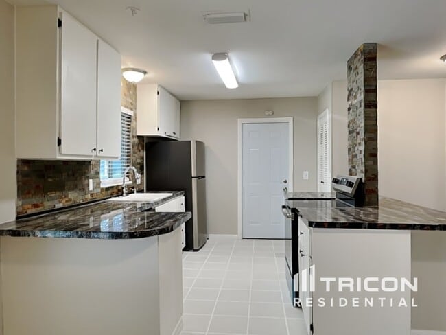 Building Photo - 1334 Stately Oaks Dr NW
