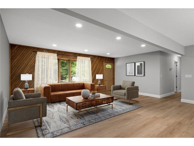 Building Photo - 11004 Oak Knoll Terrace N