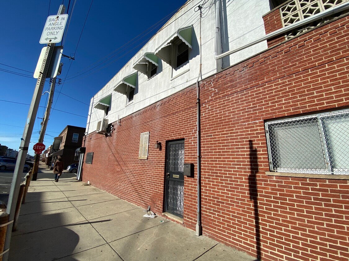 2551 S 11th St Unit 2FL, Philadelphia, PA 19148 Apartments in