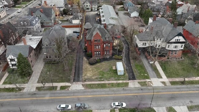  - 211 Summer St