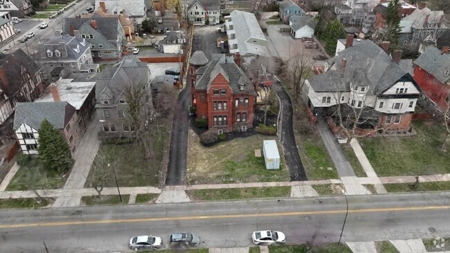  - 211 Summer St