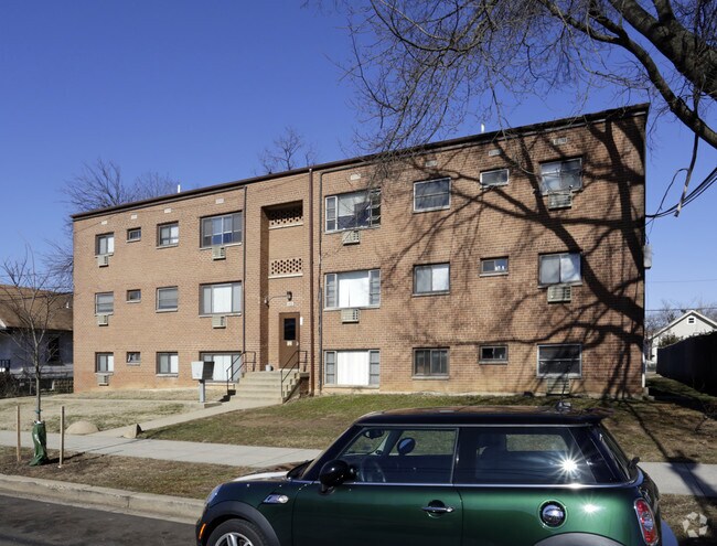 Building Photo - 3312 E St SE