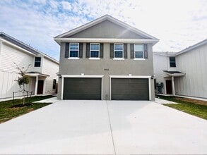 Building Photo - 10322 Lynwood Vlg