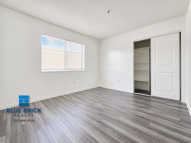 Foto del edificio - 7308 Canby Ave