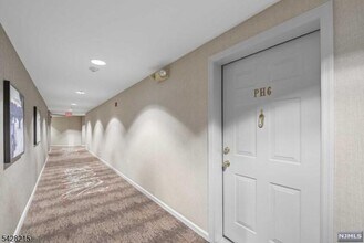 Building Photo - 406 Jefferson Ct