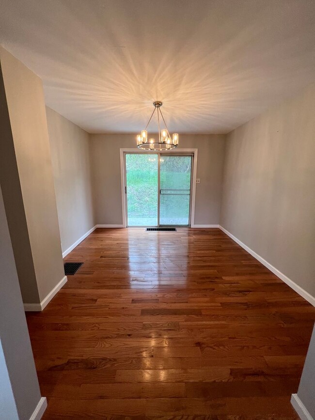 Building Photo - Spacious 3 Bed/1.5 Bath Home in Overbrook ...