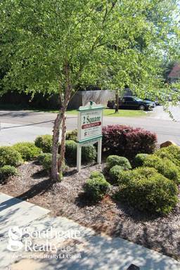 Foto del edificio - 2 Square Apartment Homes