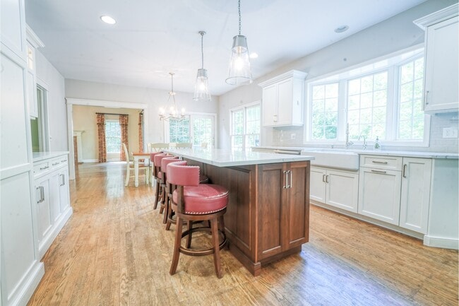 Building Photo - 1 White Oak Ridge Ct