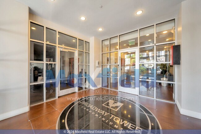 Foto del edificio - Broadway Tower  Remodeled 2BD 2 BA Downtow...