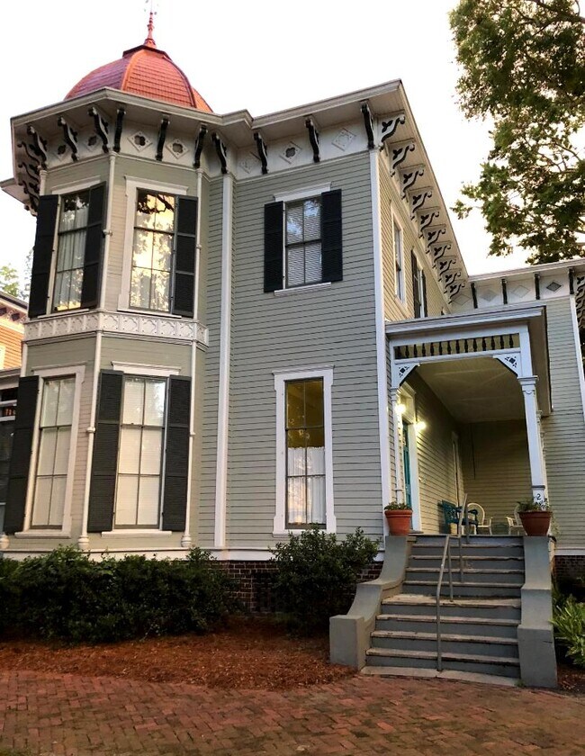 Building Photo - 215 W Gwinnett St