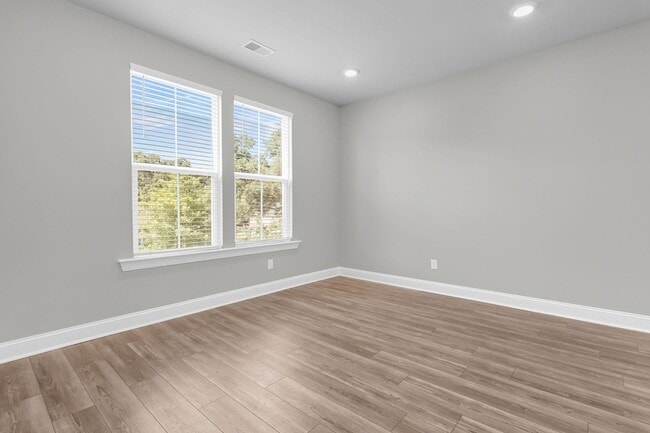 Foto del edificio - 1247 Tice Ln