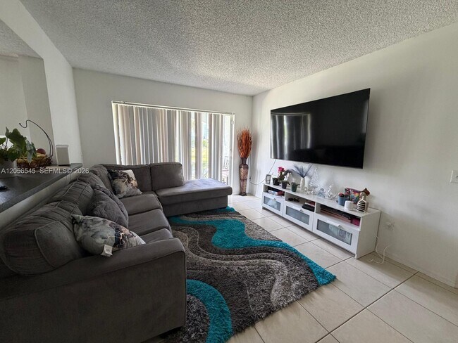 Foto del edificio - 9645 NW 1st Ct