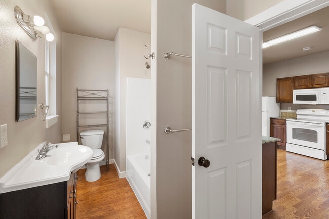 Building Photo - 512 E 34th St