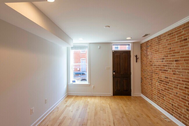 Foto del edificio - Charming 3Bed/2.5Bath in Riverside Neighbo...