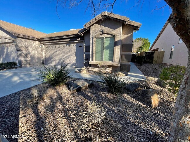 Foto del edificio - 2250 E Deer Valley Dr