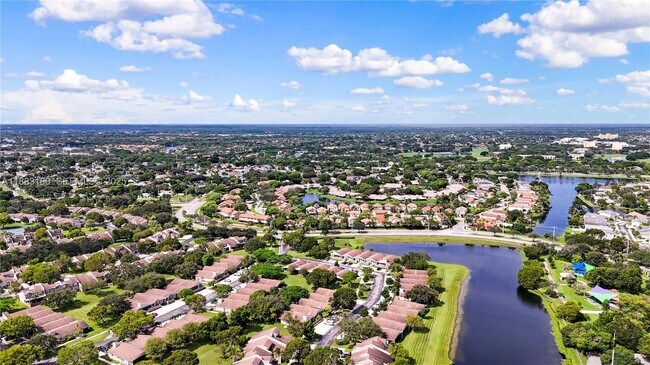 Foto del edificio - 570 Woodgate Cir