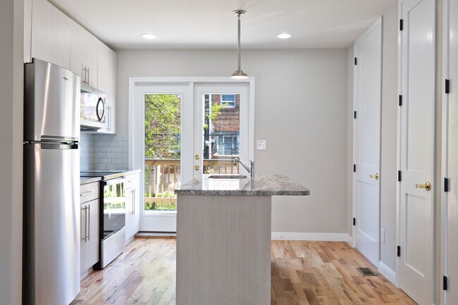 Foto del edificio - ???Completely Renovated 3 Bedroom 1.5 Bath...