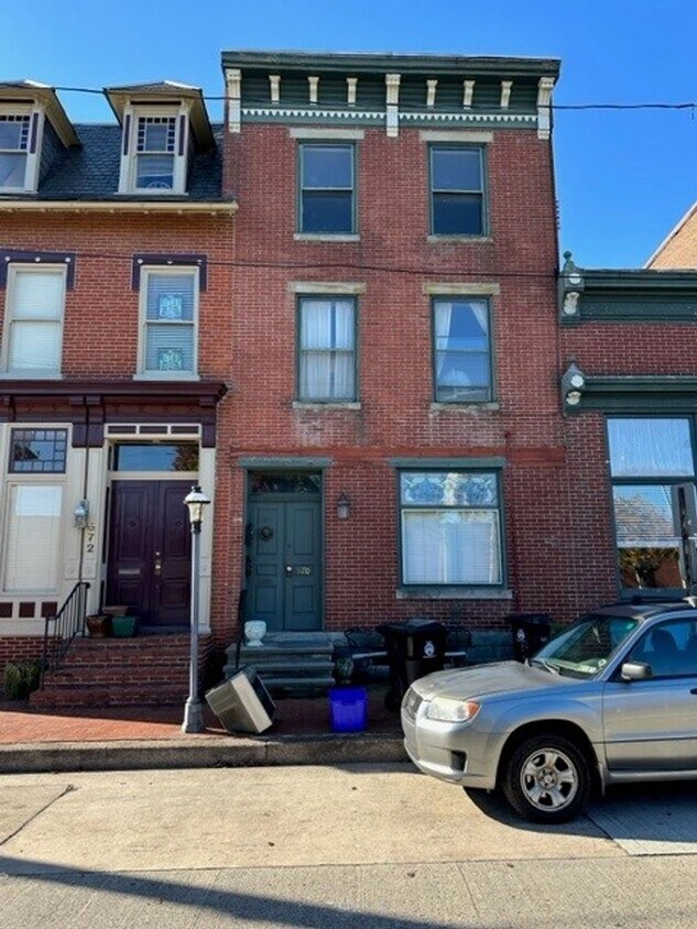 570 Race St Unit Apt 3, Harrisburg, PA 17104 Room for Rent in