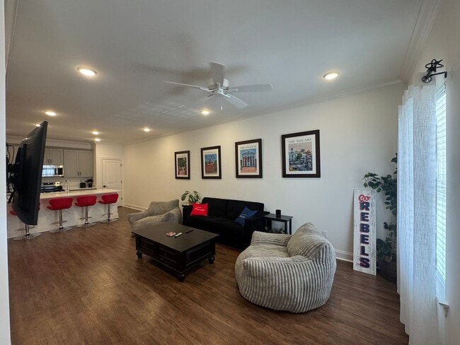 Building Photo - 3 bed 3.5 bath house in South Grove!
