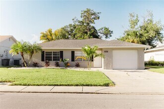 Building Photo - 6520 Meadowbrook Ln