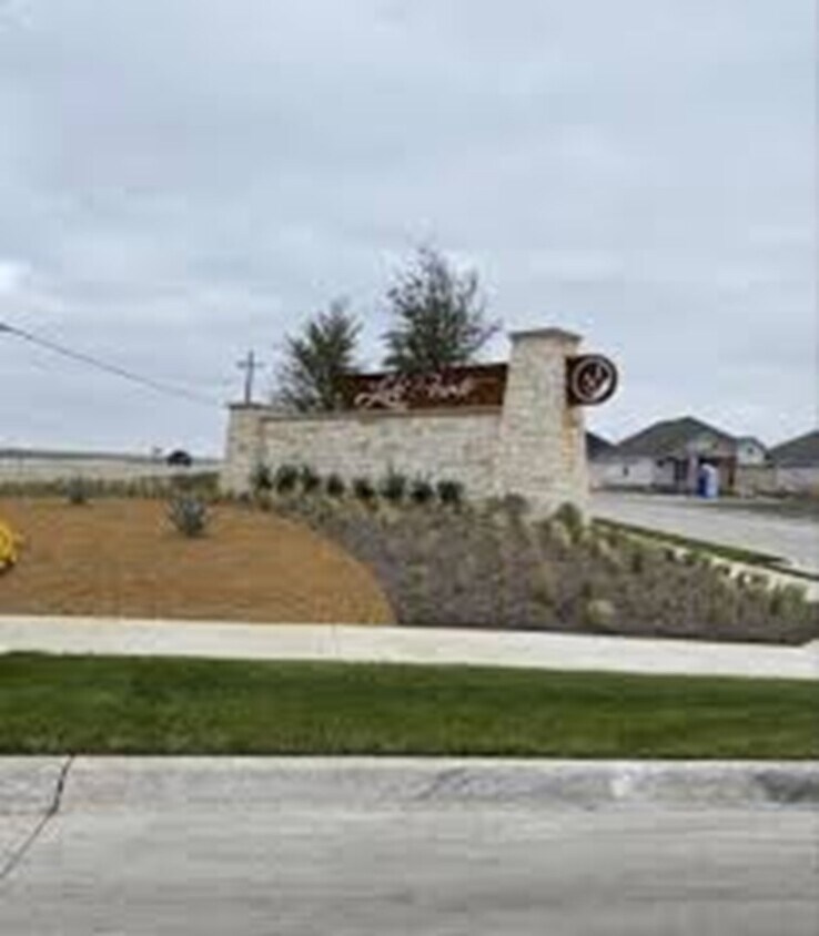 Primary Photo - 311 Coyote Creek Dr