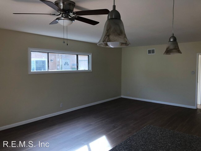 Building Photo - 10605 Buford Ave