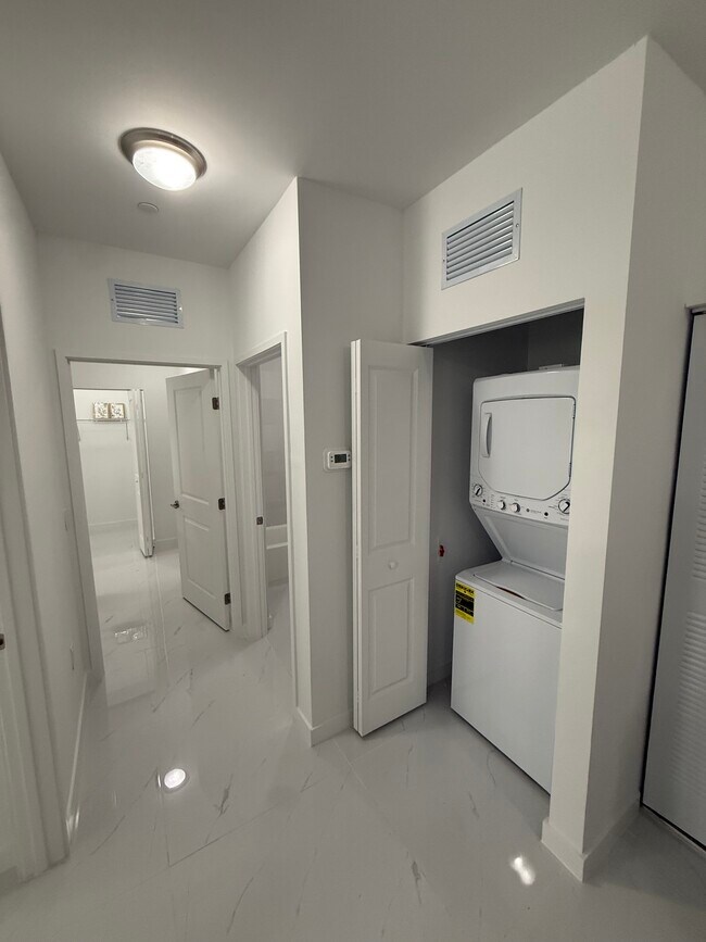 Foto del edificio - 810 SW 71st Ave
