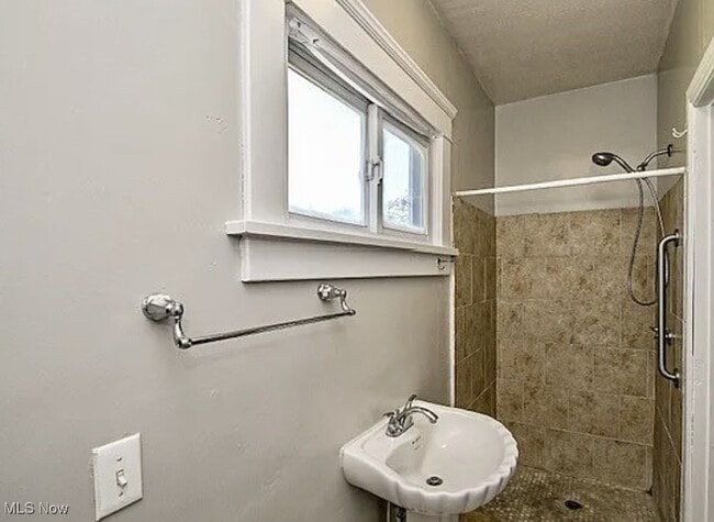 Building Photo - 1628 Clark Ave SW