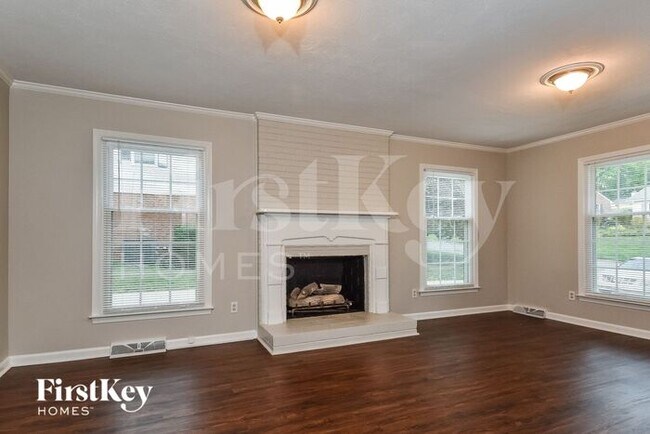 Building Photo - 1705 Clarendon Dr
