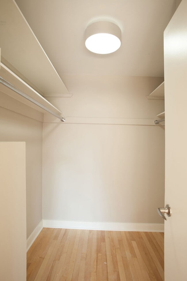 Photo du bâtiment - 3495 Rue de la Montagne