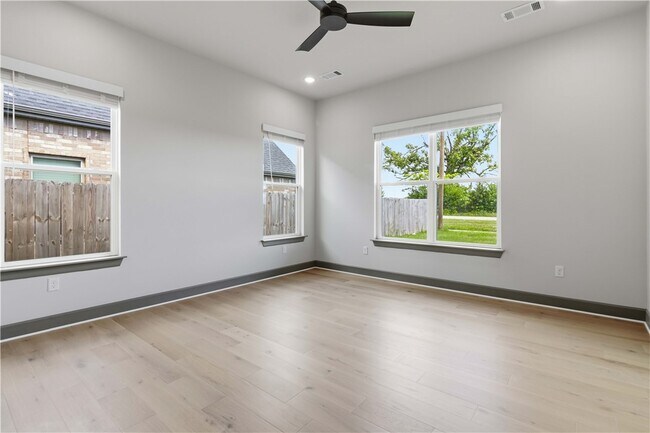 Foto del edificio - 980 Trestle Ln
