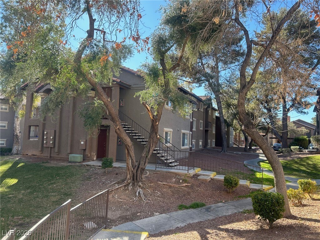 Primary Photo - 2750 S Durango Dr