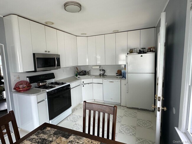 Building Photo - 32 Terrace Pl
