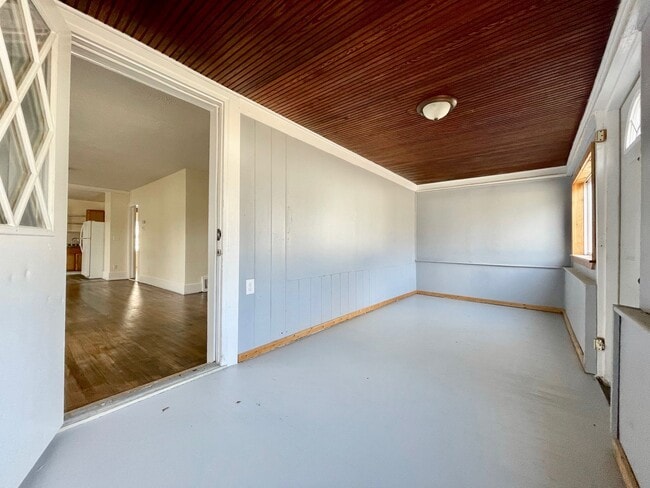 Building Photo - Three Bedroom Home in Muskegon