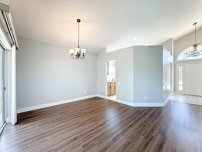 Foto del edificio - 3235 Falcon Point Dr