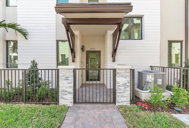 Building Photo - 4572 NW 83rd Pky