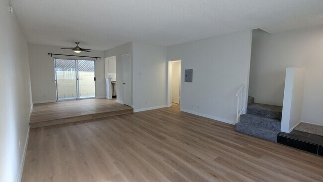 Foto del edificio - Beautifully Remodeled 2 Bed 1.5 Bath Santa...