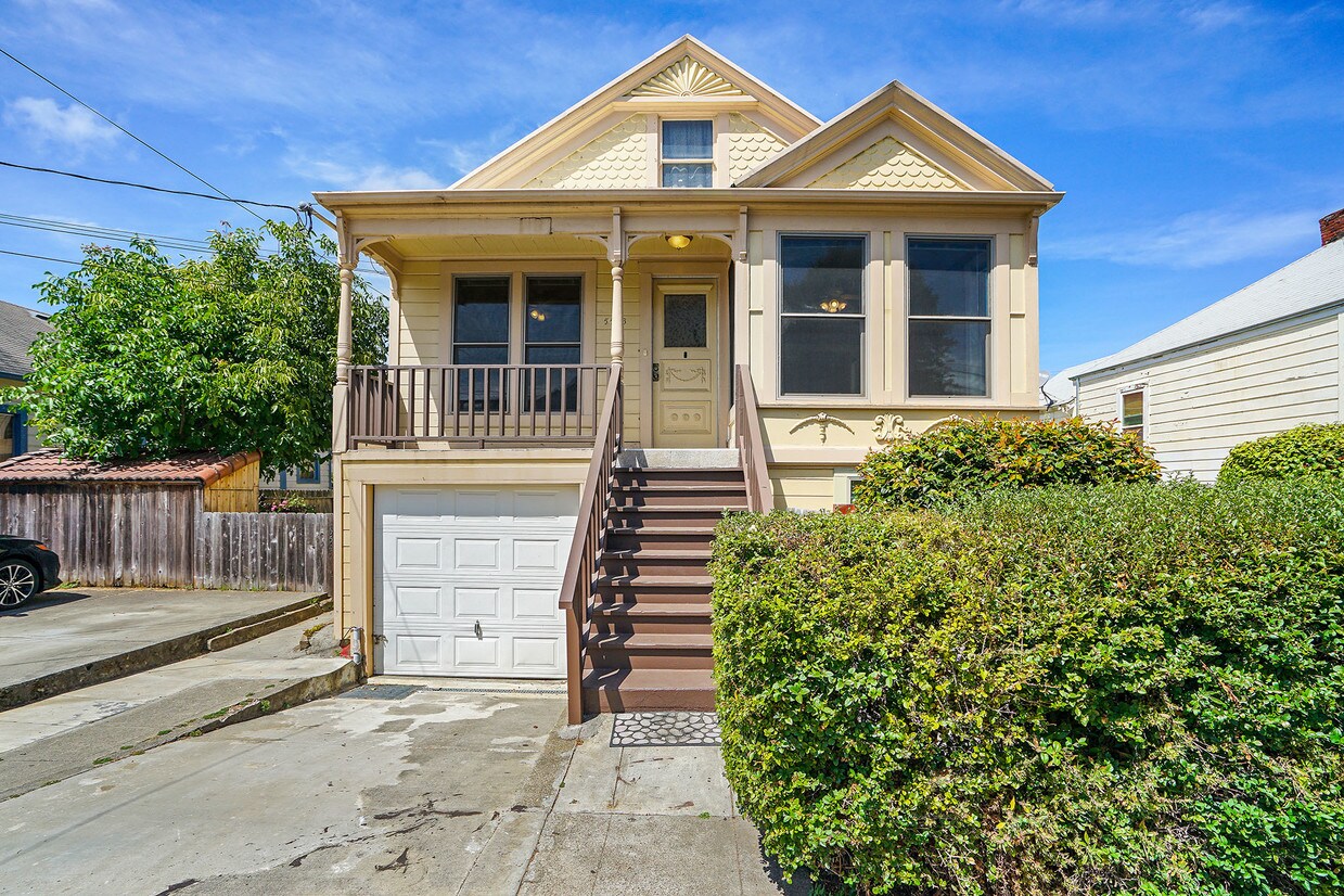 Photo - 5553 Vallejo St (Oakland, CA)