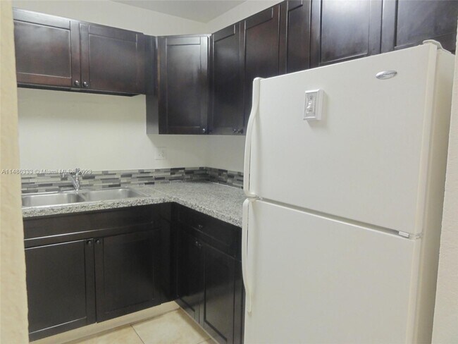 Foto del edificio - 1805 W 56th St