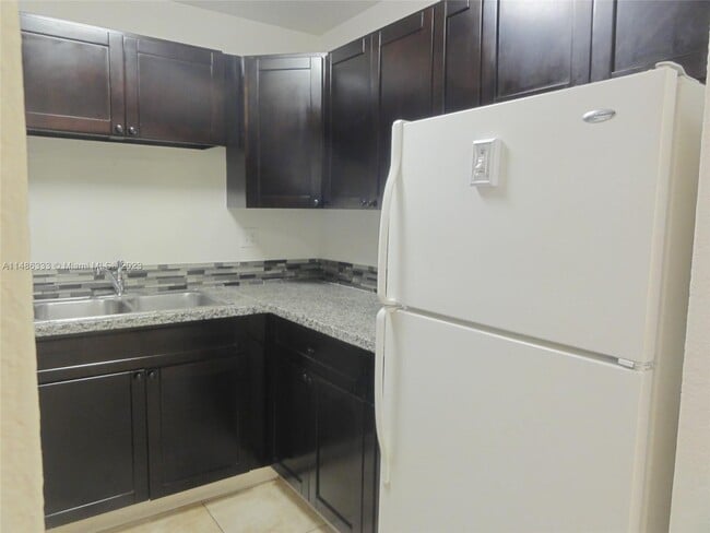 Building Photo - 1805 W 56th St