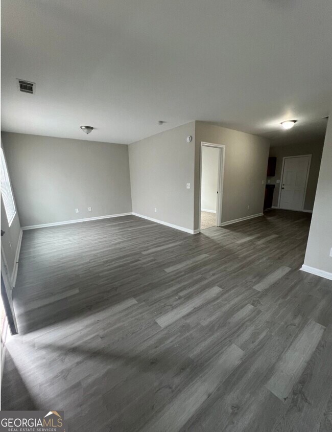 Foto del edificio - 733 Wheel House Ln