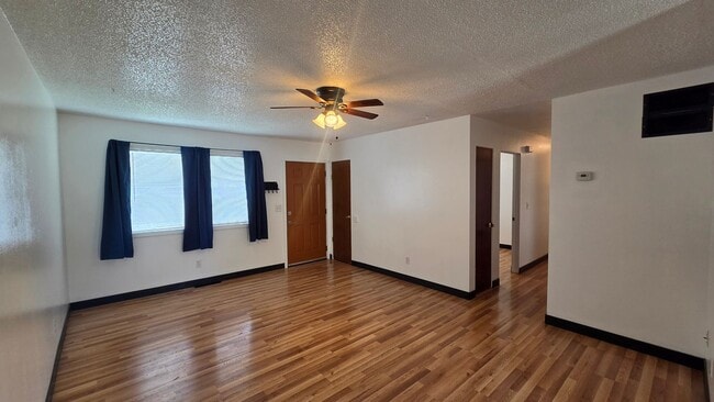 Foto del edificio - Remodeled Two Bedroom Duplex Off Reserve