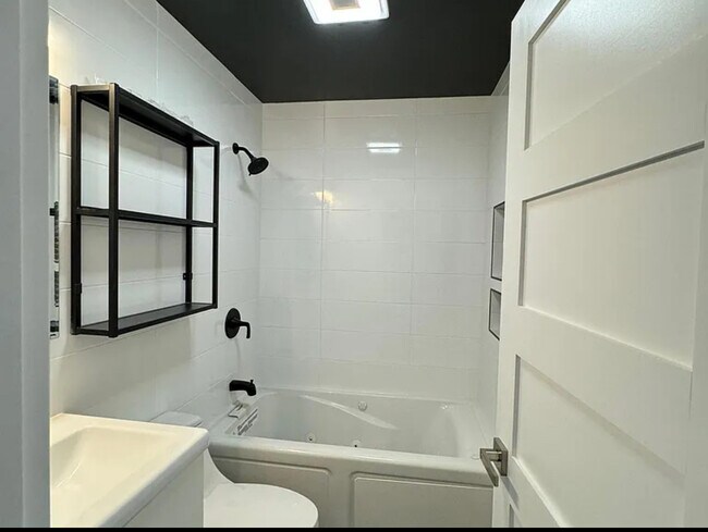 Foto del edificio - 107 Bunnell St